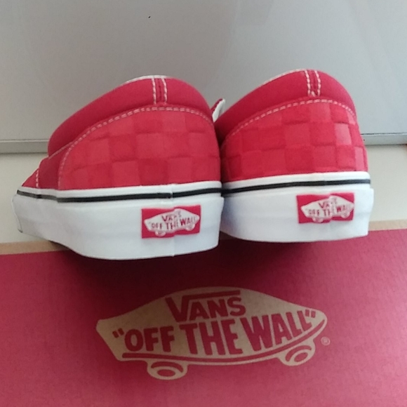 VANS Debossed Checkerboard Red Era Men's Sneakers - Picture 7 of 11